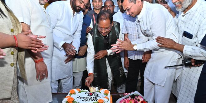 राज्य हज कमेटी एवं वक्फ बोर्ड के चेयरमेन ने दी मुख्यमंत्री को बधाई….